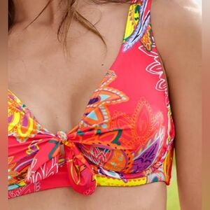 VENUS Underwire Retro Bikini Top, size 34B/32C/36A